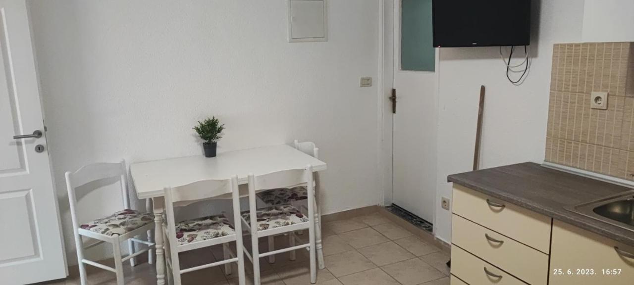 Apartment Vicko Drvenik  Zewnętrze zdjęcie